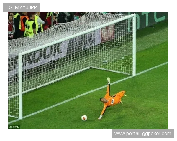 桑德兰门神罗埃夫斯高光闪耀,多次神扑力保球门不失 桑德兰门神罗埃夫斯高光闪耀,多次神扑力保球门不失